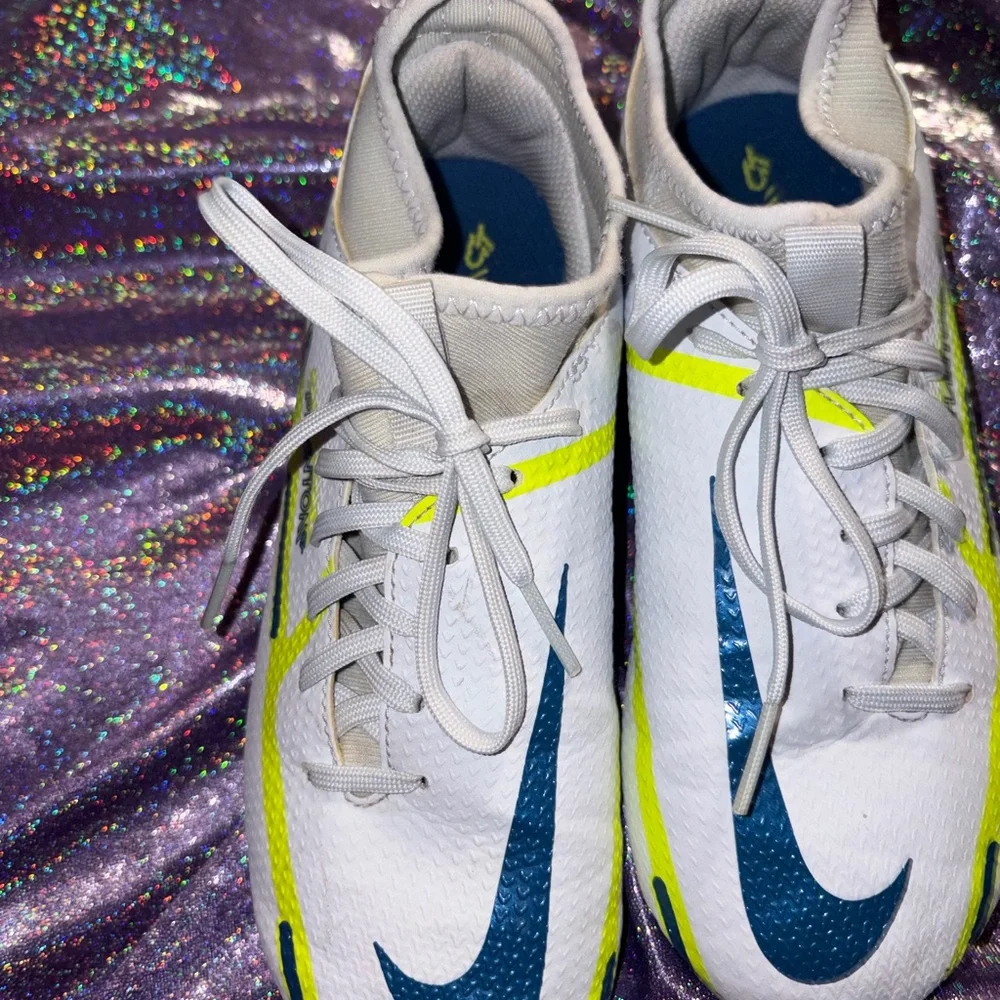 Nike Phantom Cleats (Kids)